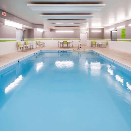 La Quinta Inn And Suites By Wyndham Elkhart Bagian luar foto
