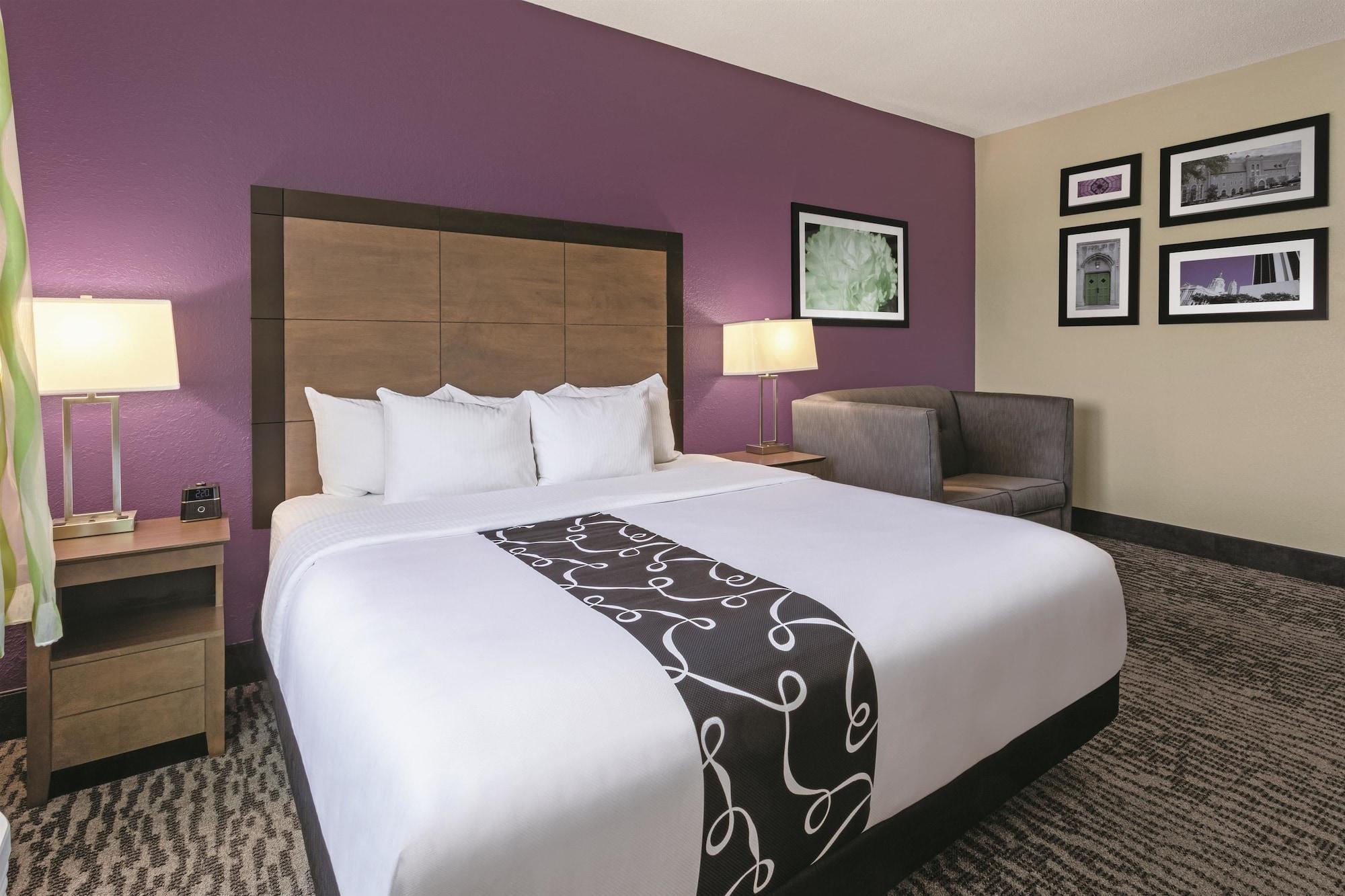La Quinta Inn And Suites By Wyndham Elkhart Bagian luar foto