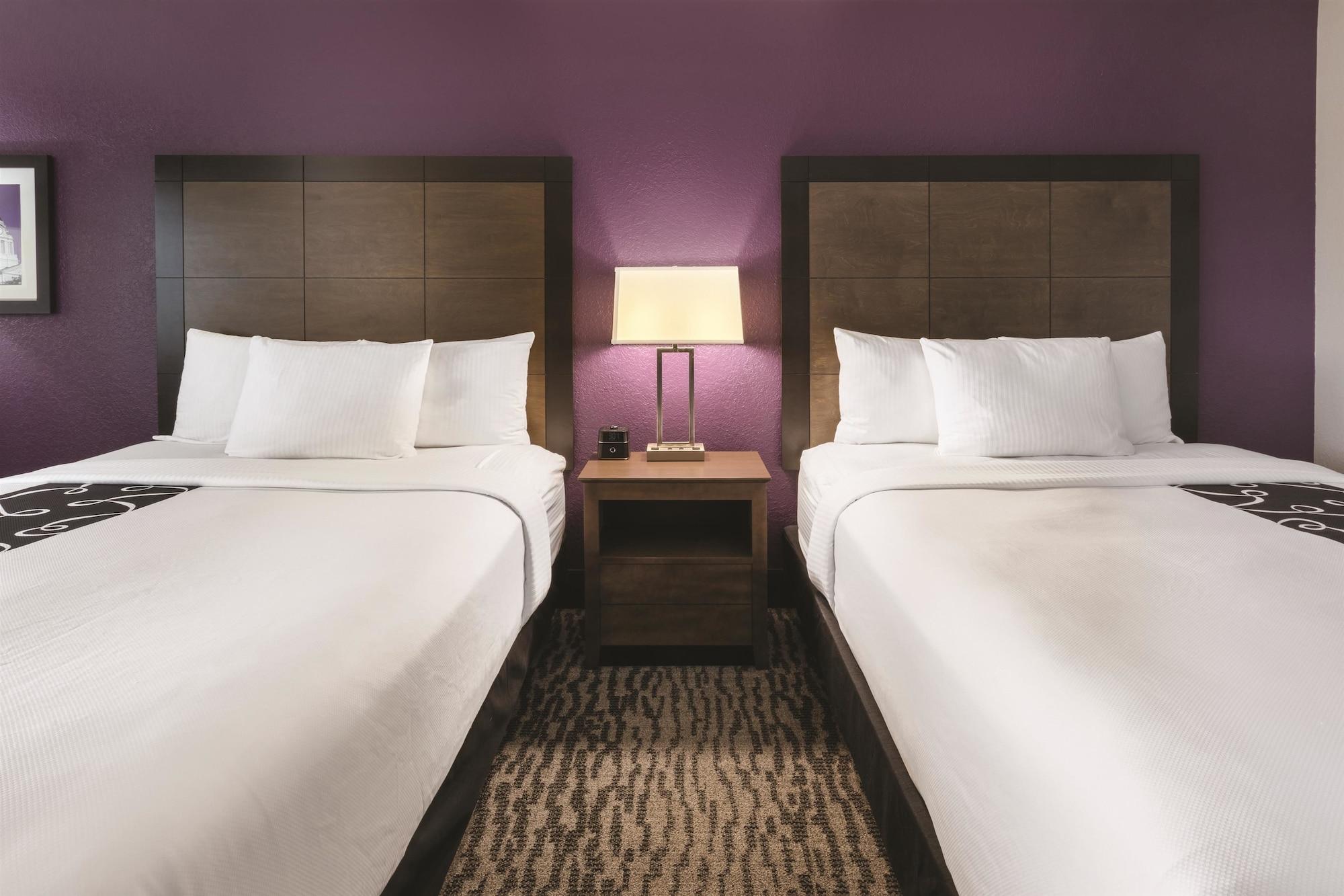 La Quinta Inn And Suites By Wyndham Elkhart Bagian luar foto