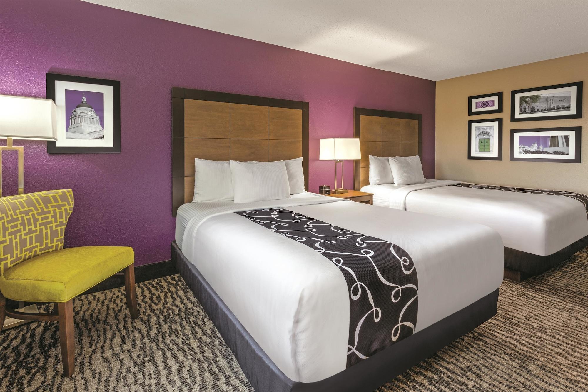 La Quinta Inn And Suites By Wyndham Elkhart Bagian luar foto