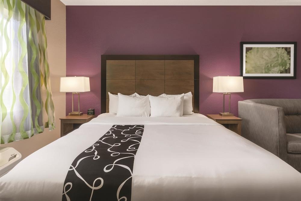 La Quinta Inn And Suites By Wyndham Elkhart Bagian luar foto