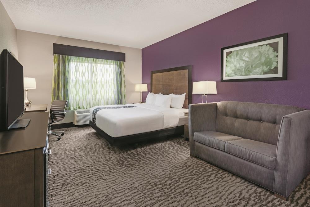 La Quinta Inn And Suites By Wyndham Elkhart Bagian luar foto