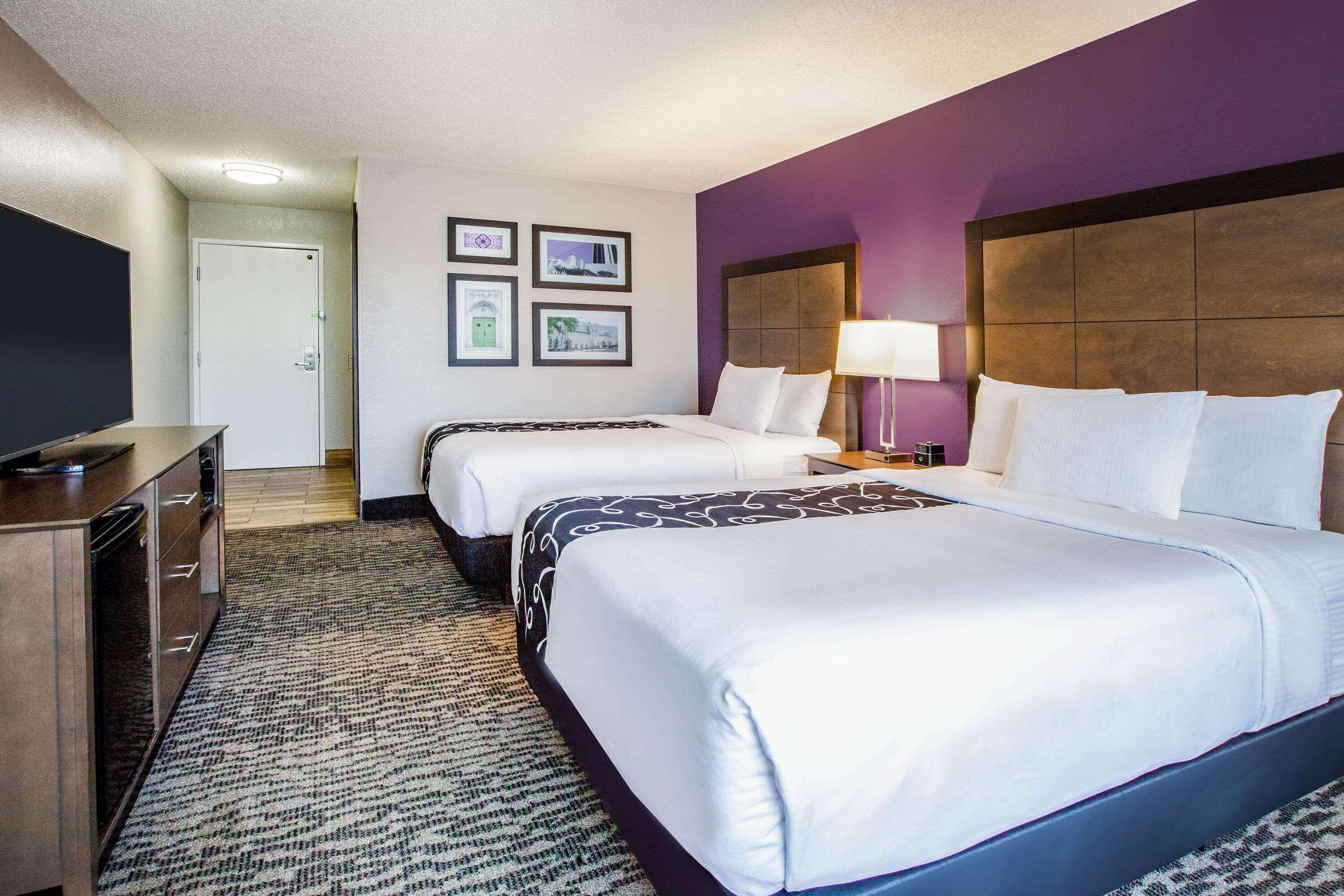La Quinta Inn And Suites By Wyndham Elkhart Bagian luar foto