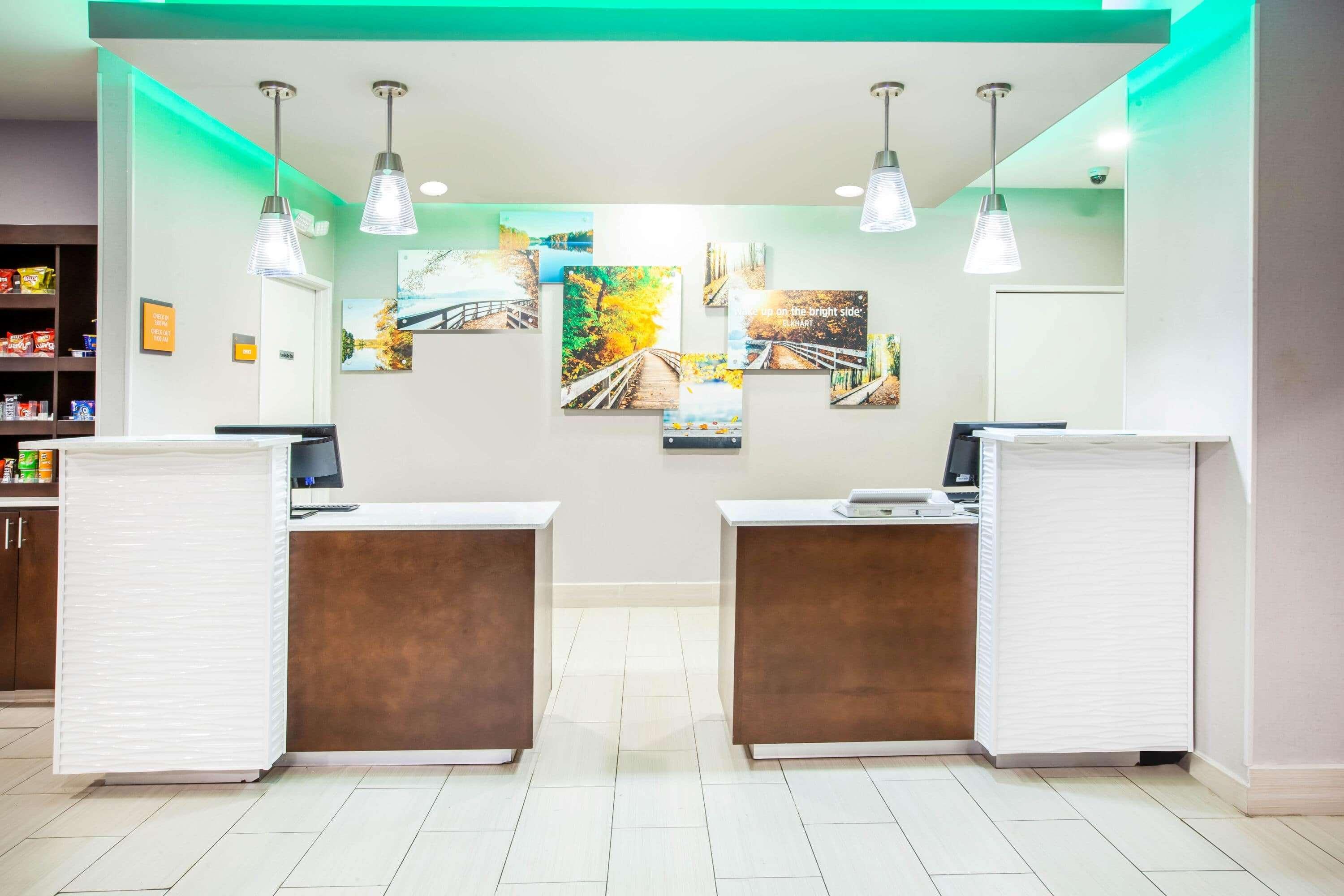 La Quinta Inn And Suites By Wyndham Elkhart Bagian luar foto