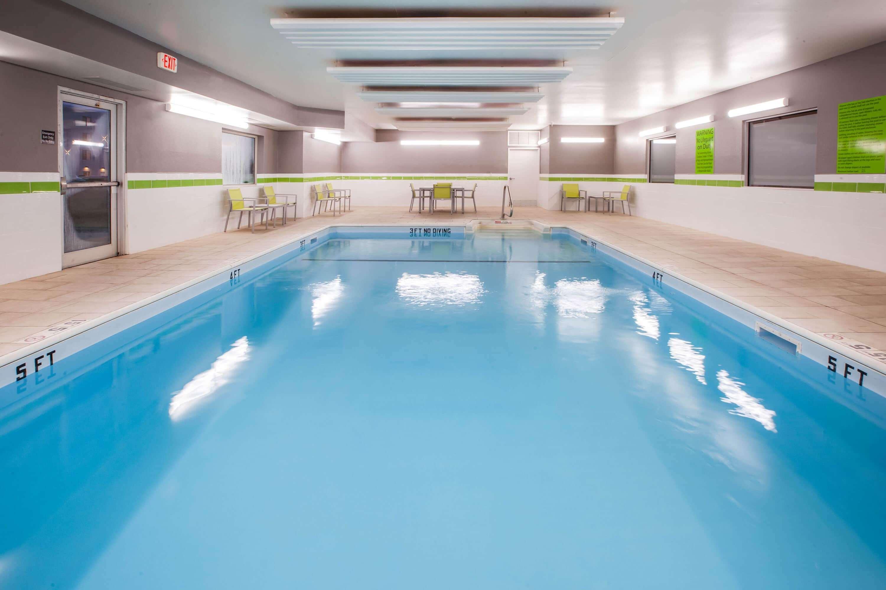 La Quinta Inn And Suites By Wyndham Elkhart Bagian luar foto