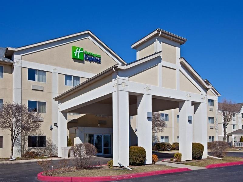 La Quinta Inn And Suites By Wyndham Elkhart Bagian luar foto