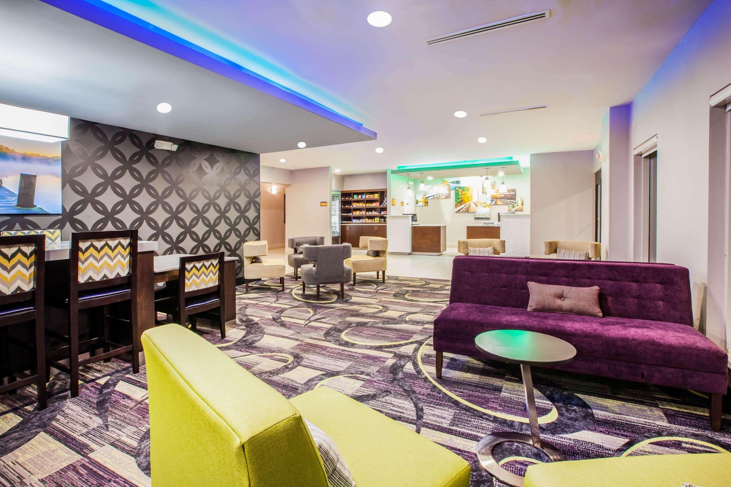 La Quinta Inn And Suites By Wyndham Elkhart Bagian luar foto