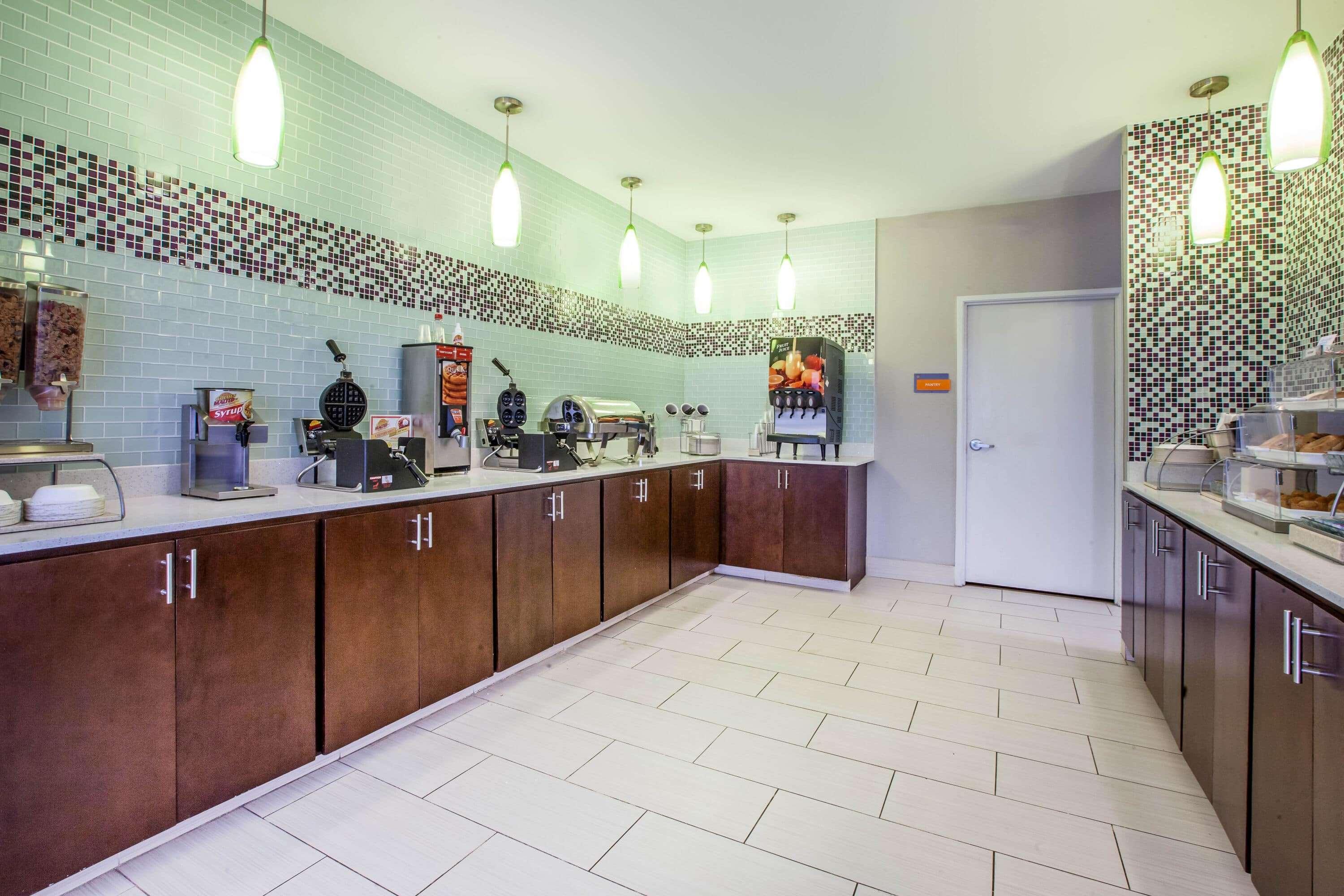 La Quinta Inn And Suites By Wyndham Elkhart Bagian luar foto