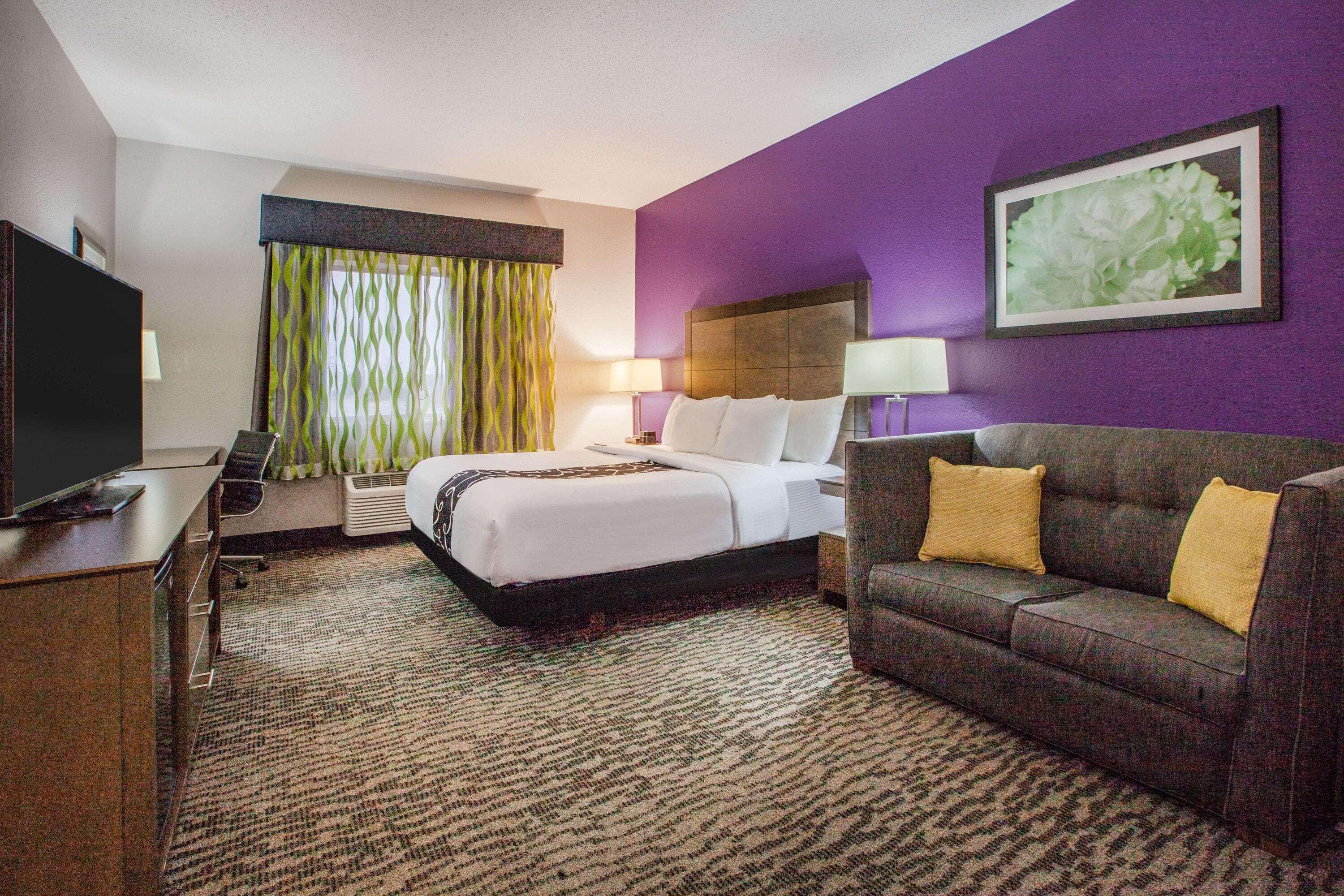 La Quinta Inn And Suites By Wyndham Elkhart Bagian luar foto