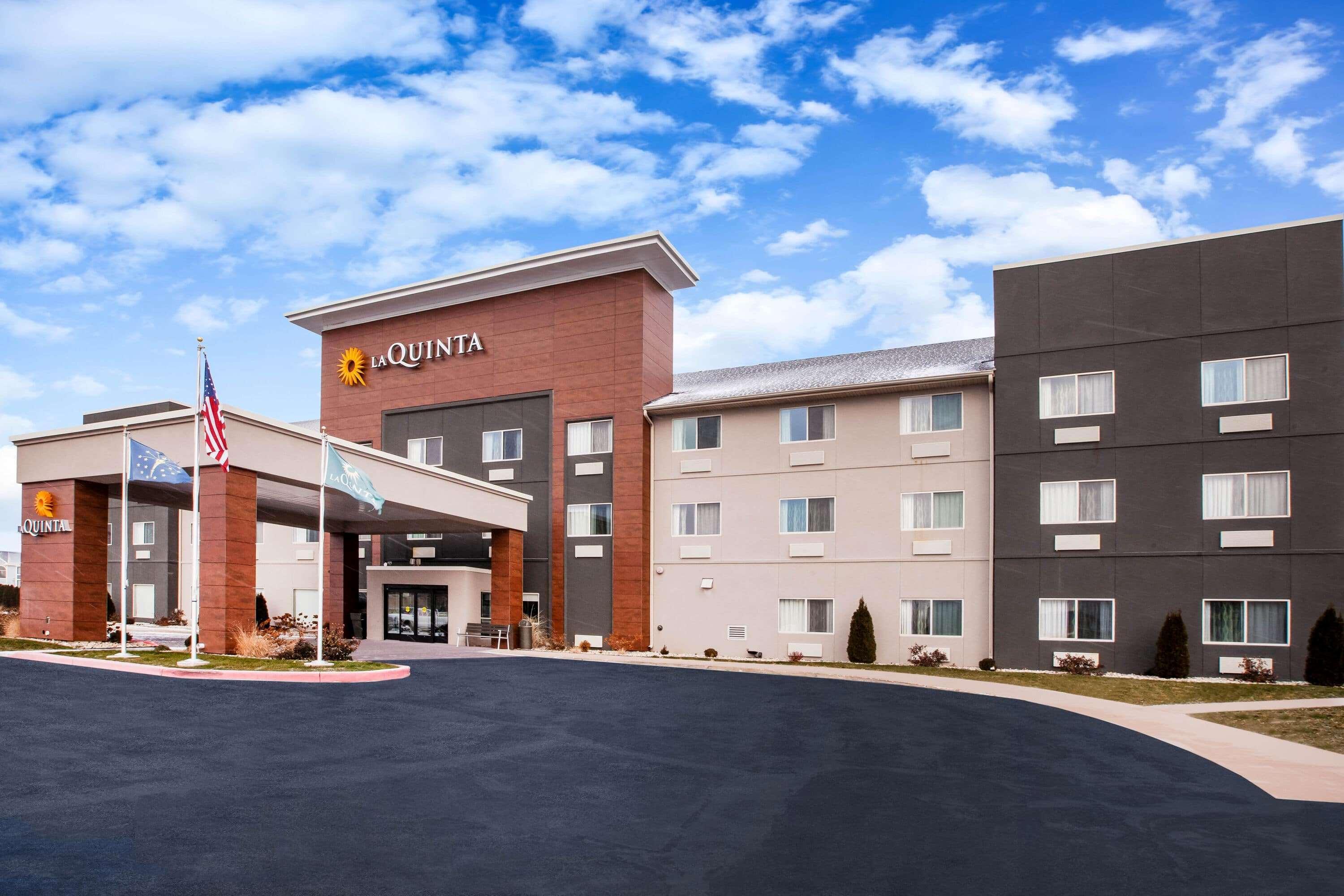 La Quinta Inn And Suites By Wyndham Elkhart Bagian luar foto