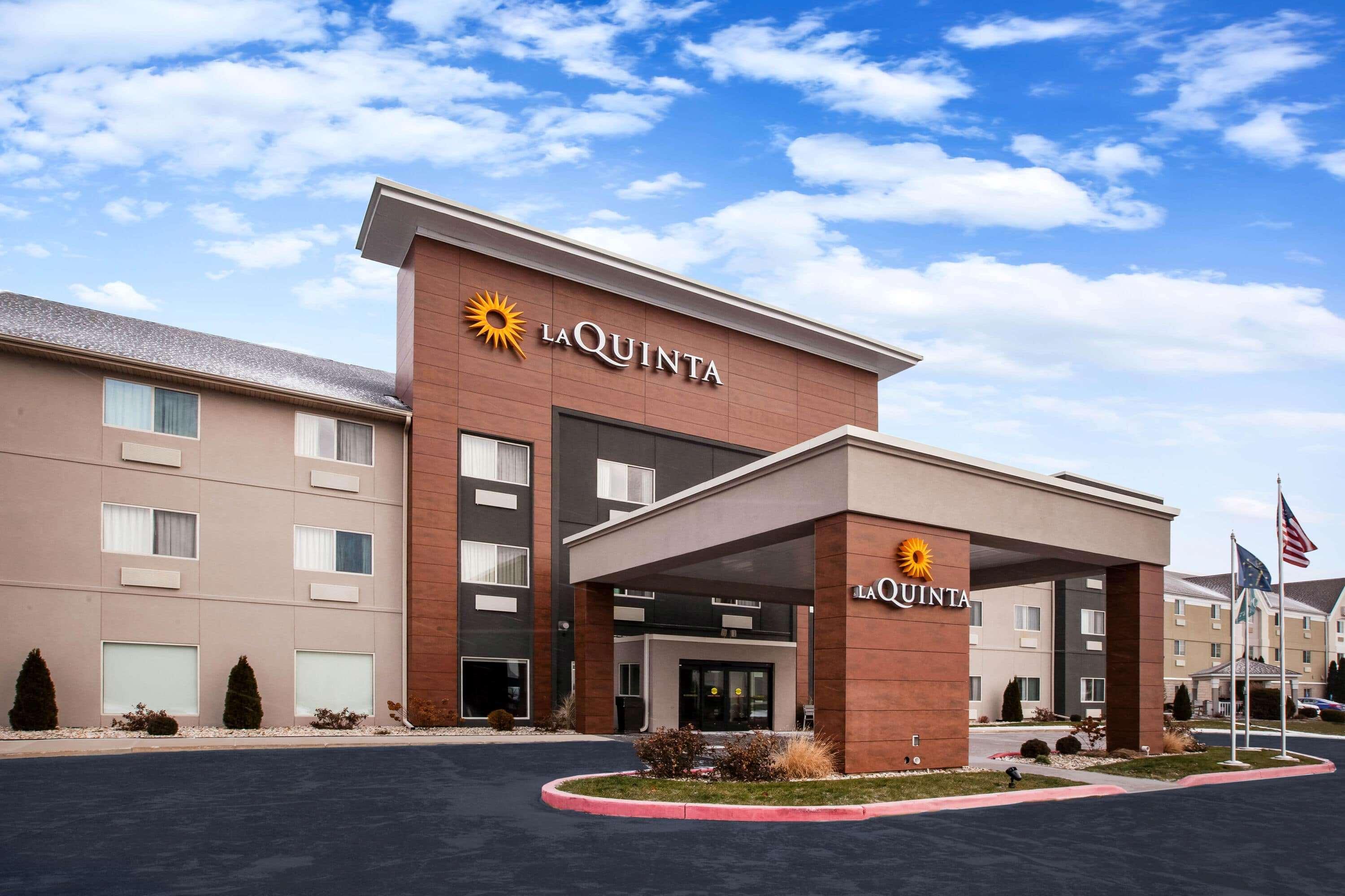 La Quinta Inn And Suites By Wyndham Elkhart Bagian luar foto