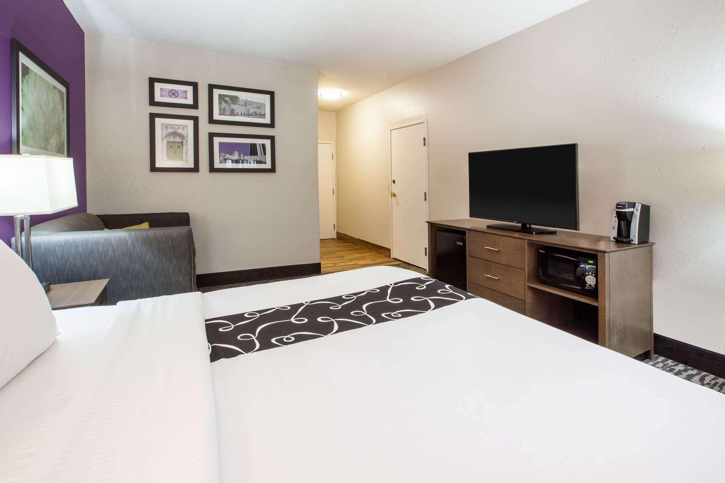La Quinta Inn And Suites By Wyndham Elkhart Bagian luar foto