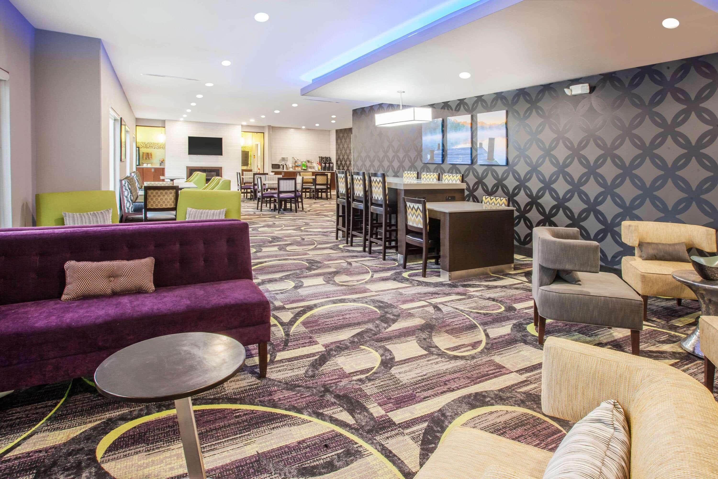 La Quinta Inn And Suites By Wyndham Elkhart Bagian luar foto