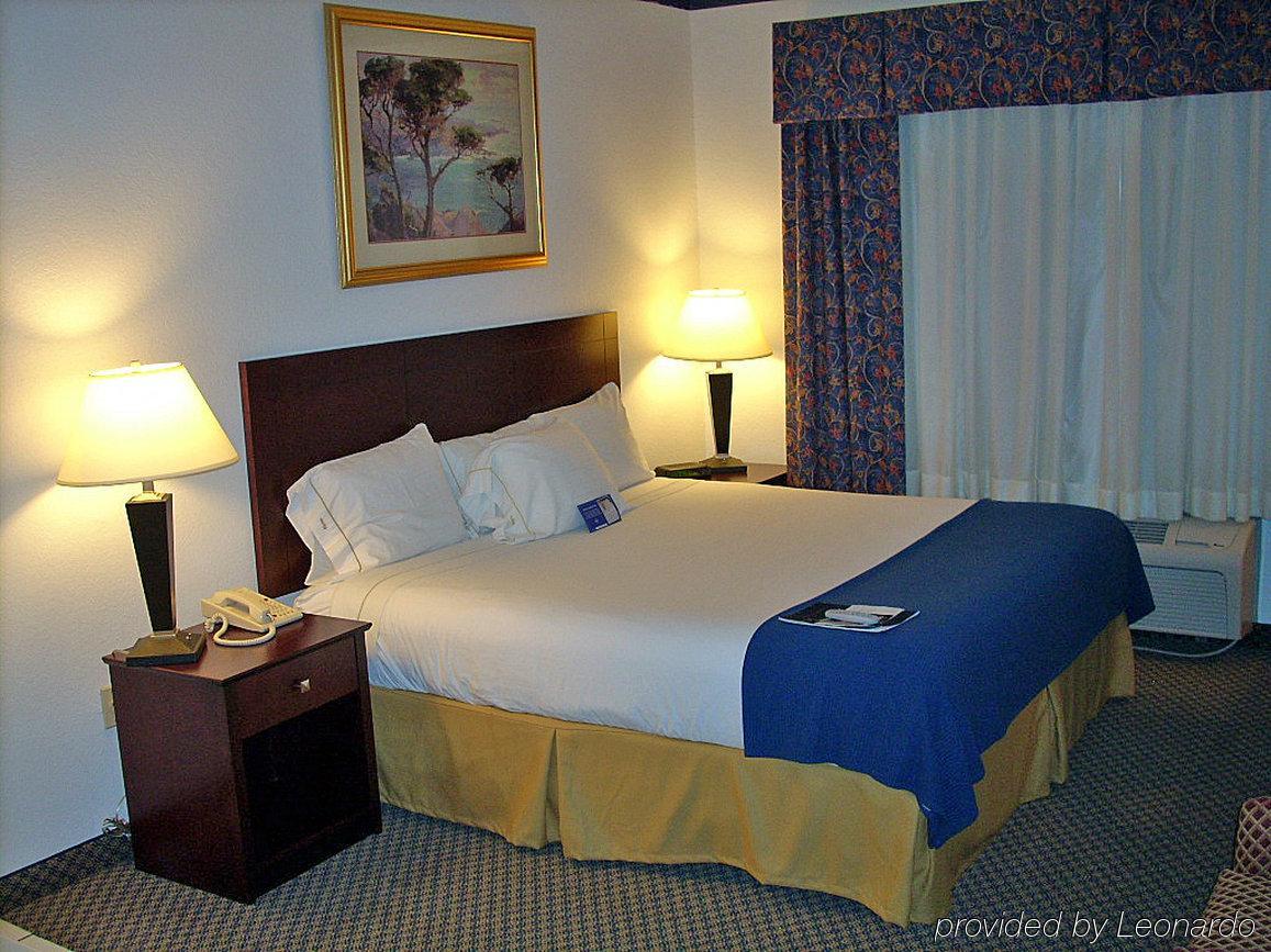 La Quinta Inn And Suites By Wyndham Elkhart Bagian luar foto