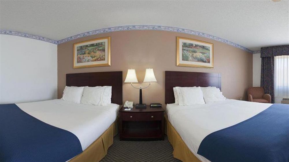 La Quinta Inn And Suites By Wyndham Elkhart Bagian luar foto