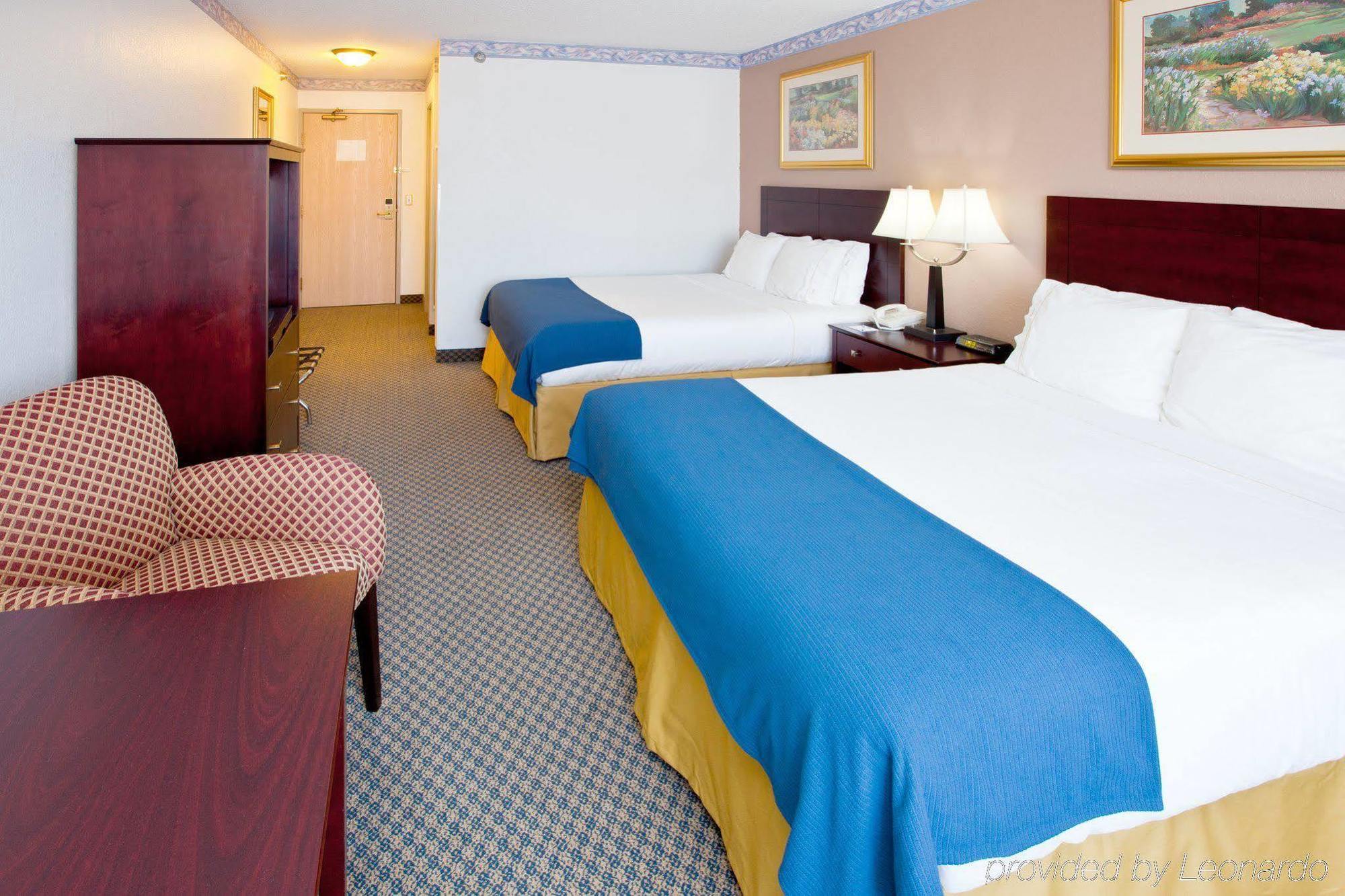 La Quinta Inn And Suites By Wyndham Elkhart Bagian luar foto