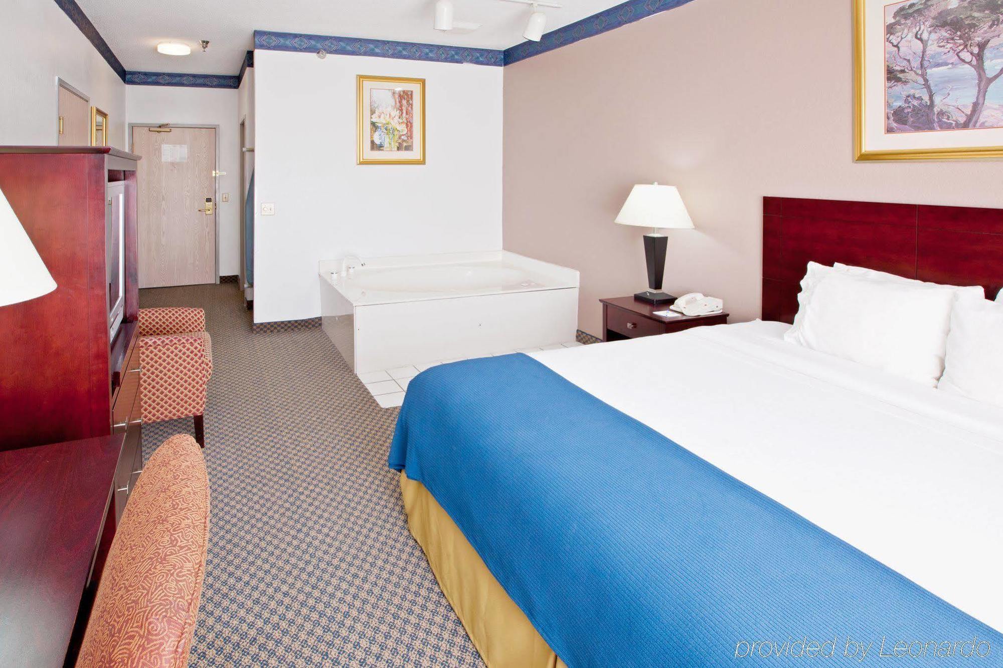 La Quinta Inn And Suites By Wyndham Elkhart Bagian luar foto