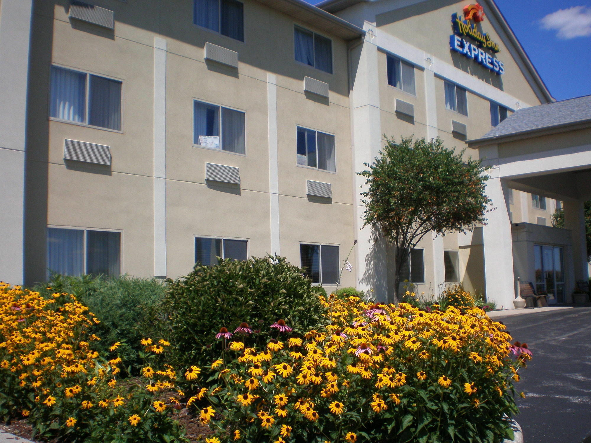 La Quinta Inn And Suites By Wyndham Elkhart Bagian luar foto