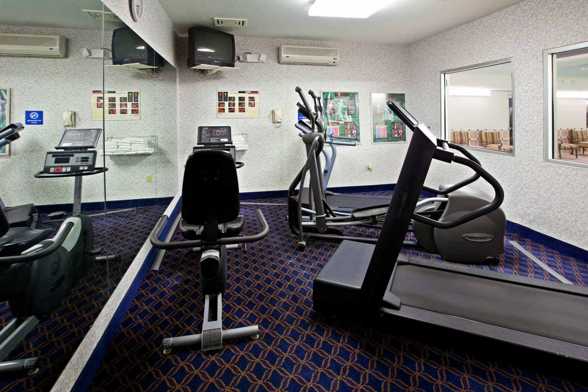 La Quinta Inn And Suites By Wyndham Elkhart Bagian luar foto