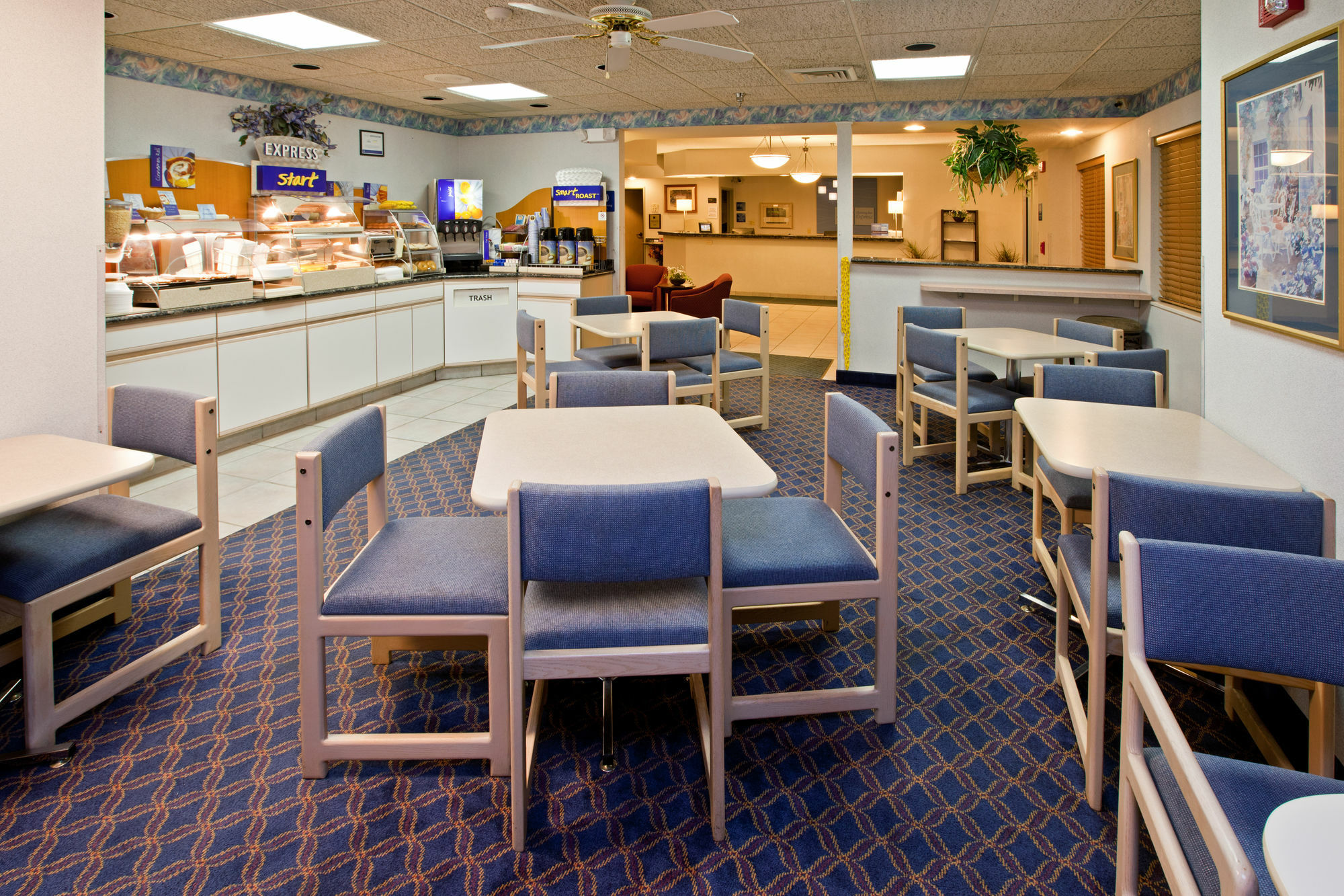 La Quinta Inn And Suites By Wyndham Elkhart Bagian luar foto