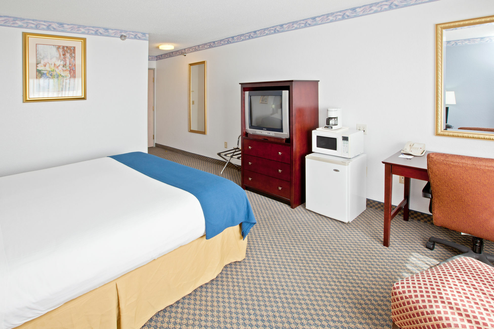 La Quinta Inn And Suites By Wyndham Elkhart Bagian luar foto