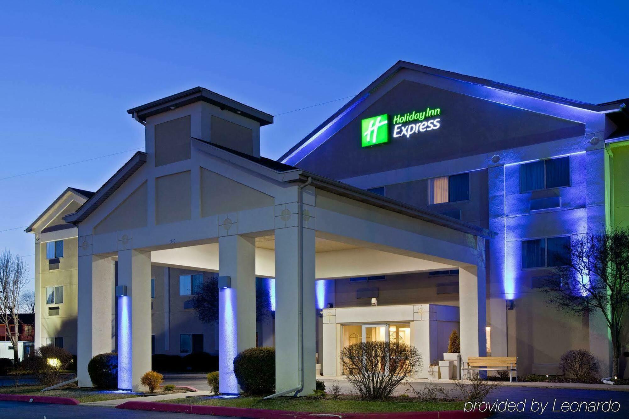 La Quinta Inn And Suites By Wyndham Elkhart Bagian luar foto