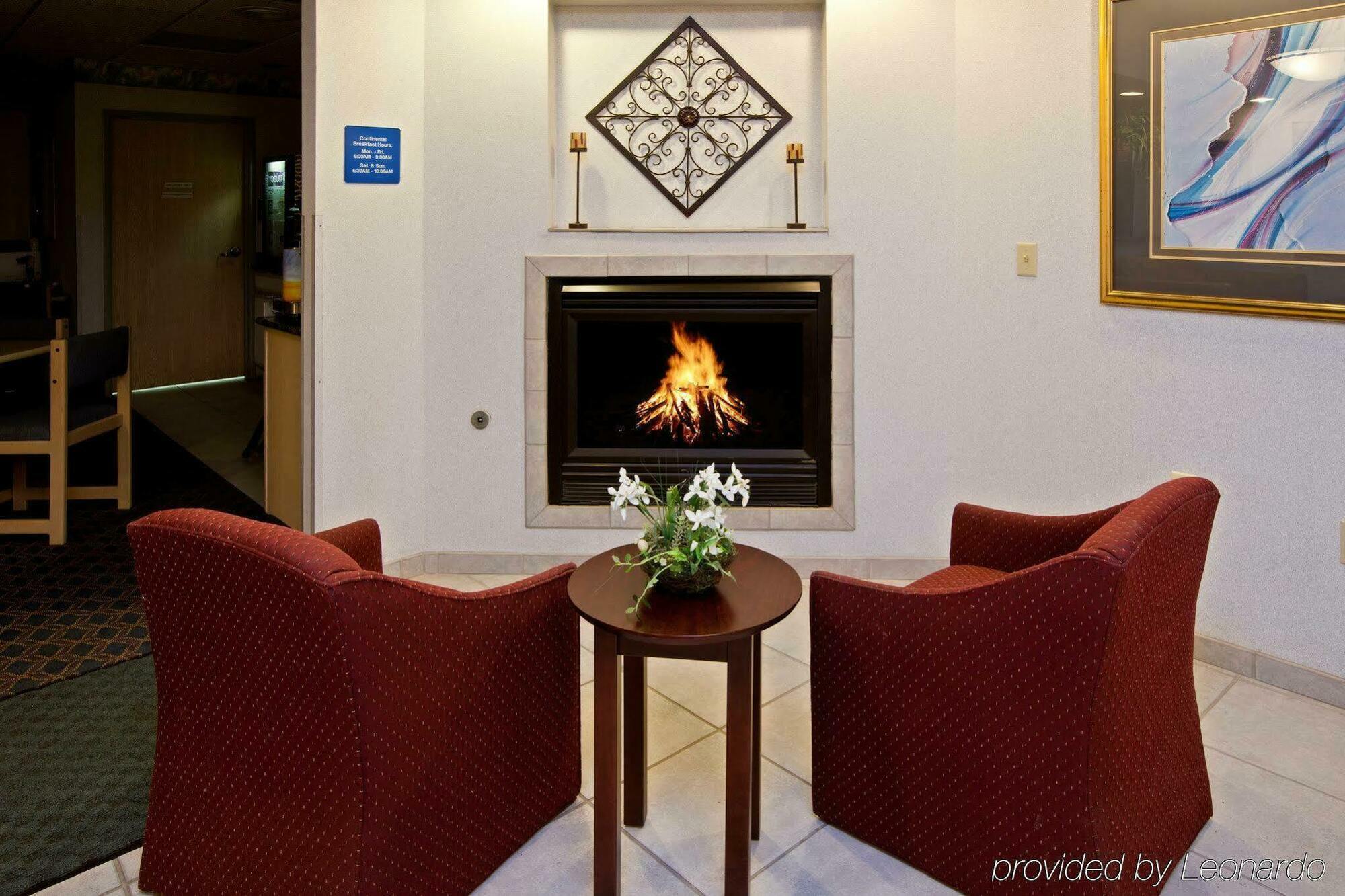 La Quinta Inn And Suites By Wyndham Elkhart Bagian luar foto