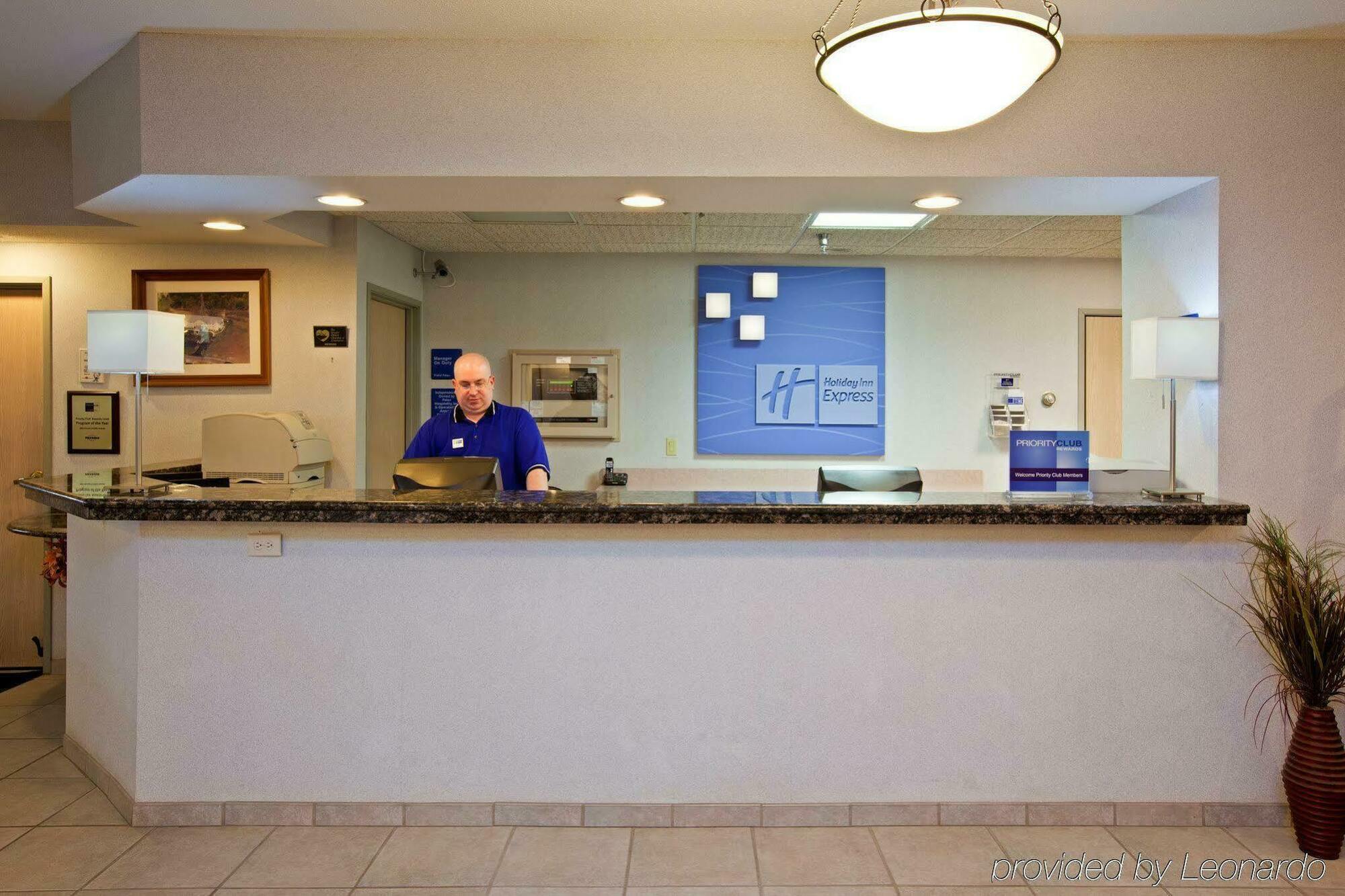 La Quinta Inn And Suites By Wyndham Elkhart Bagian luar foto